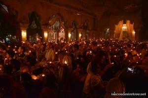 OfferinglampstoSriSriKrishnaBalaraminISKCONVrindavan20