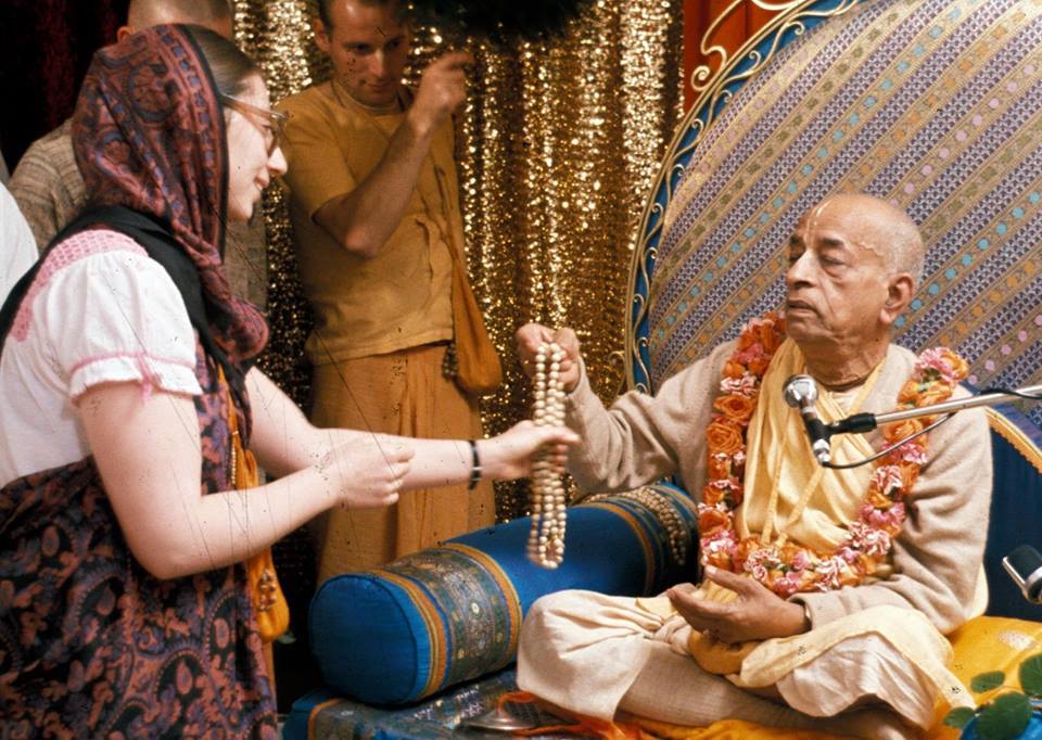 Srila Prabhupada Chanting Japa - 108 times with soothing music 